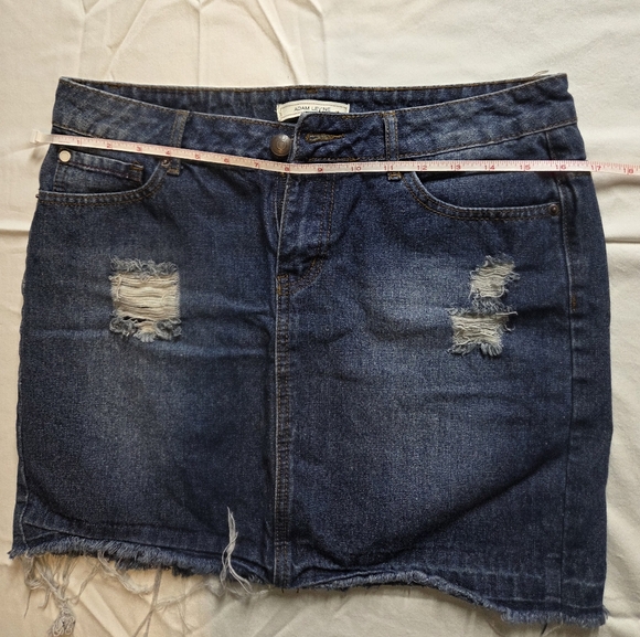 ADAM LEVINE Denim Distressed Skirt Size 29 - Picture 4 of 5